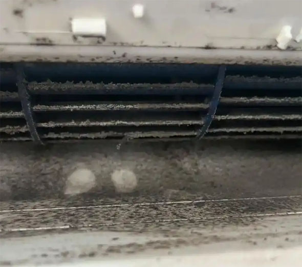 凤冈空调吹的风有股烧焦味是怎么回事